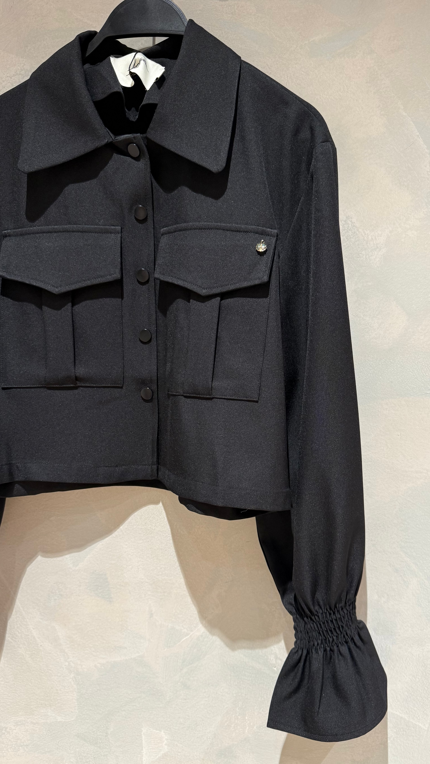 Kort jasje met pofmouw