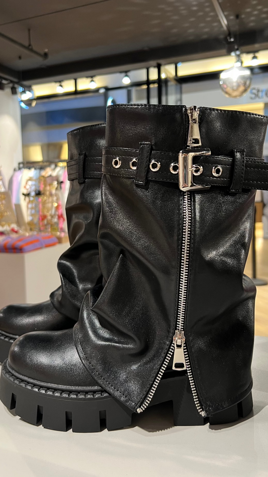 Omslag biker boots