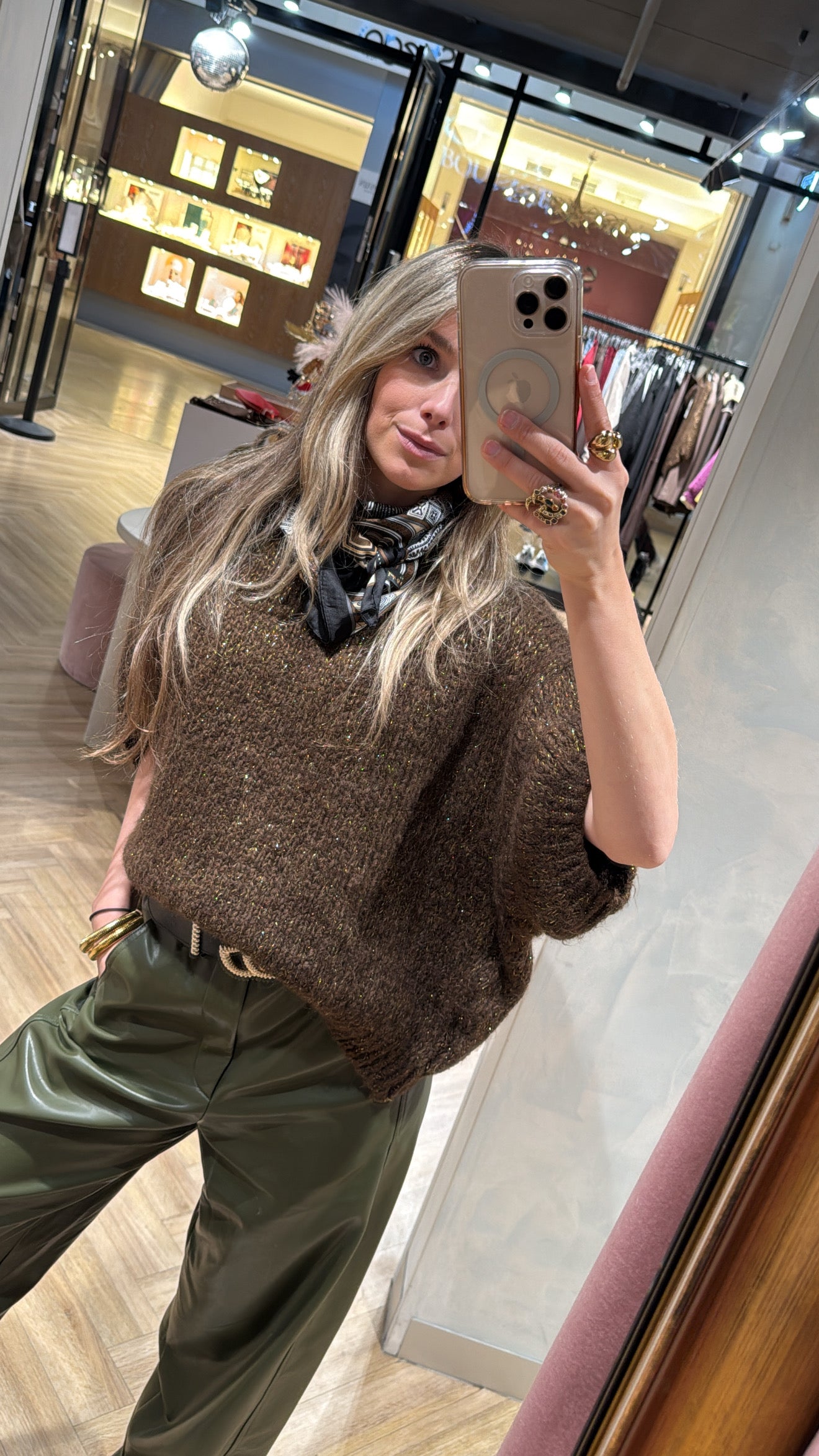 Knitted sweater - bruin goud