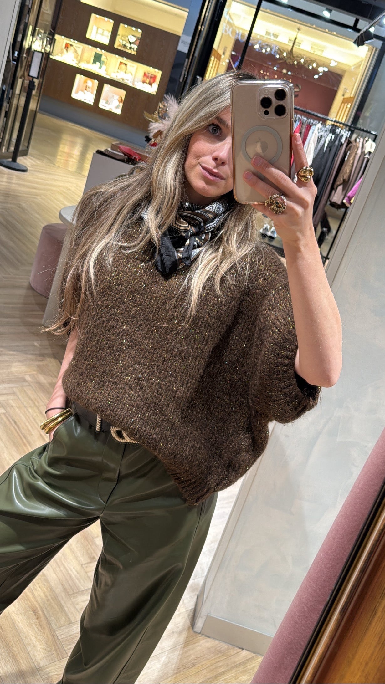 Knitted sweater - bruin goud