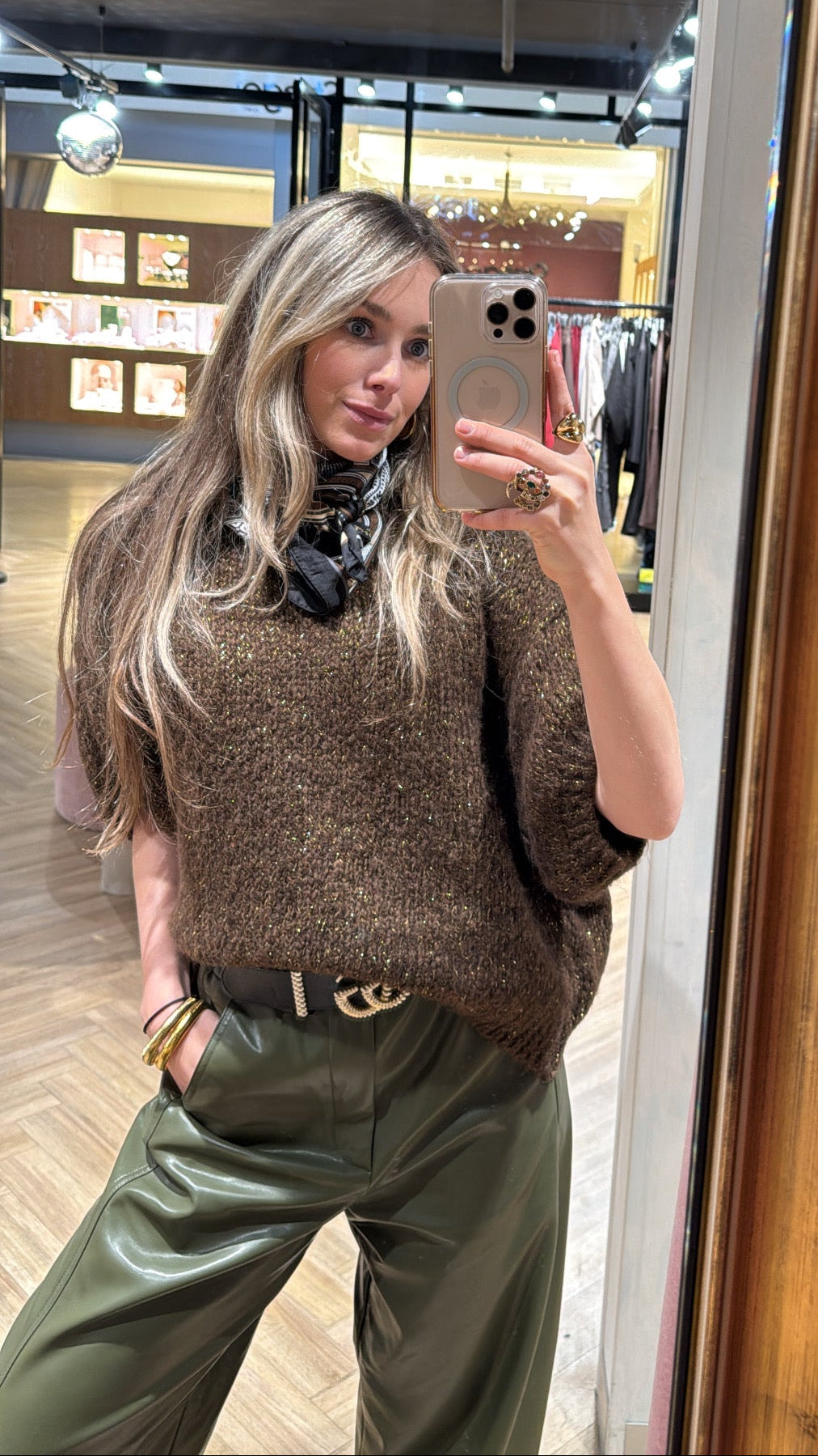 Knitted sweater - bruin goud