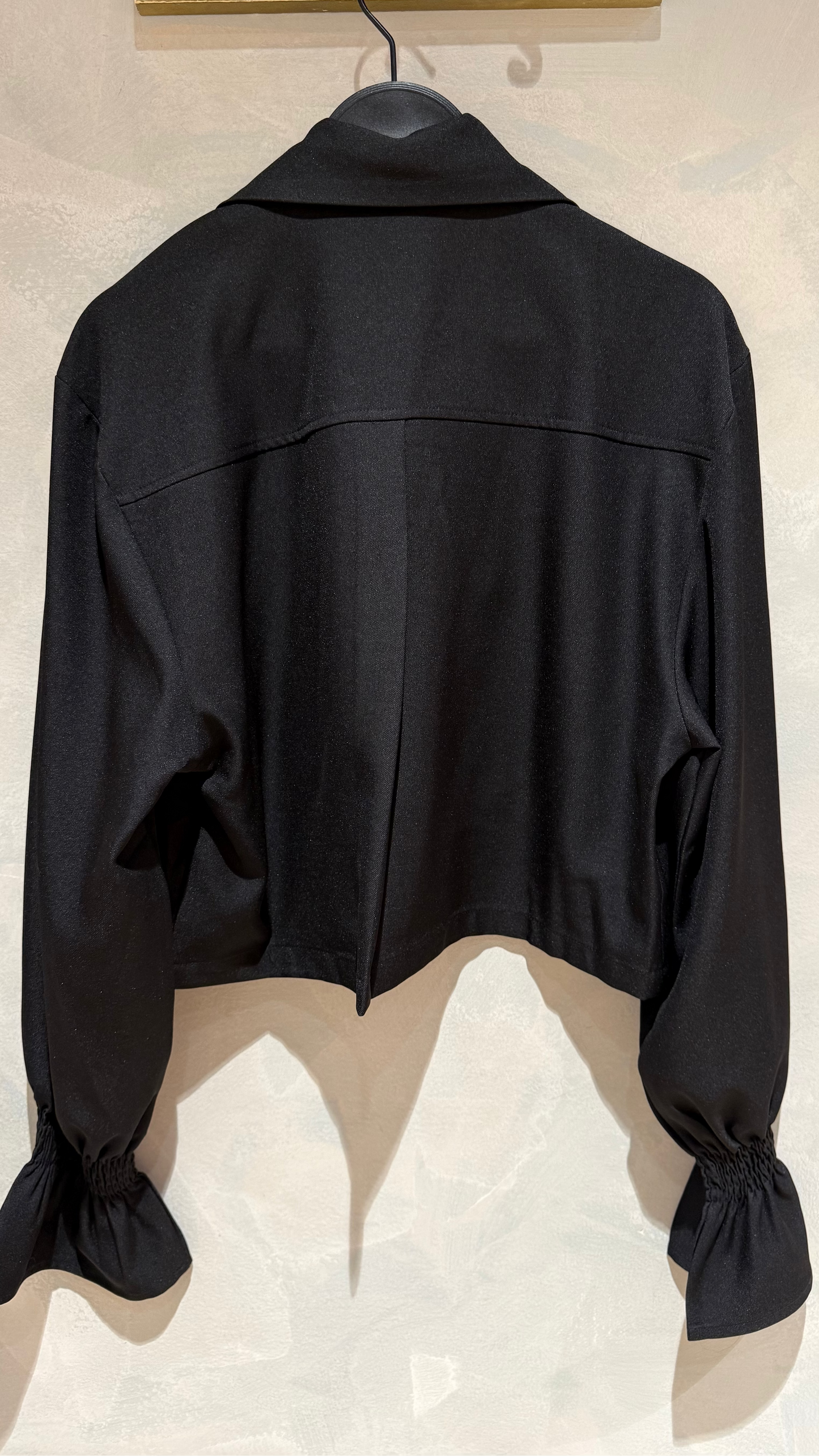 Kort jasje met pofmouw