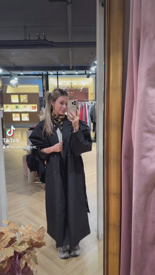 Trenchcoat with big sleeves